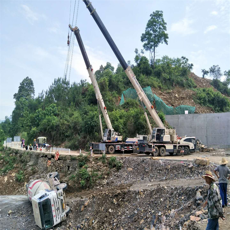 蒙阴汽车掉沟里叫吊车救援要多少钱